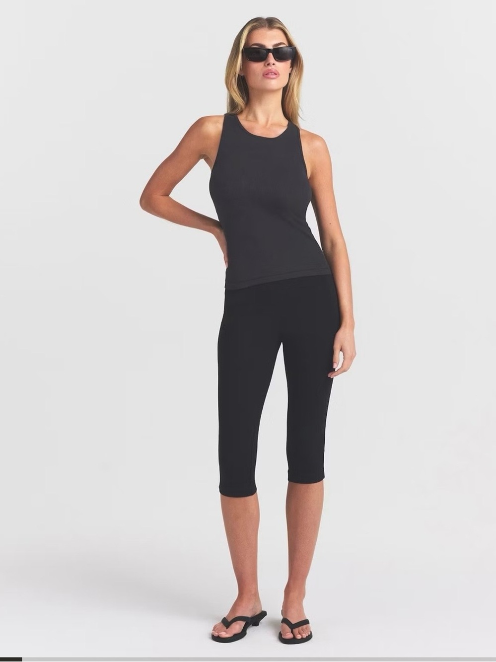 SKIMS ESSENTIALS HIGH WAISTED CAPRI PANTS